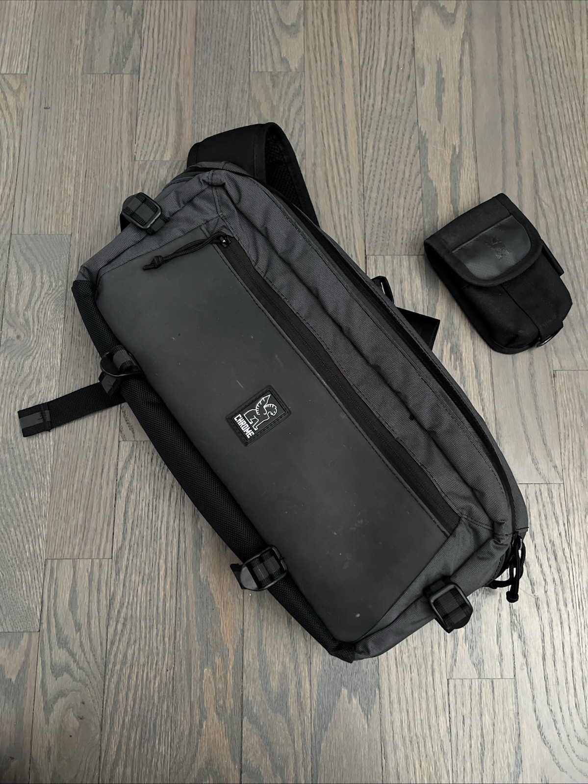 Chrome Industries Kadet Welterweight messenger bag (discontinued) w/ phone pouch