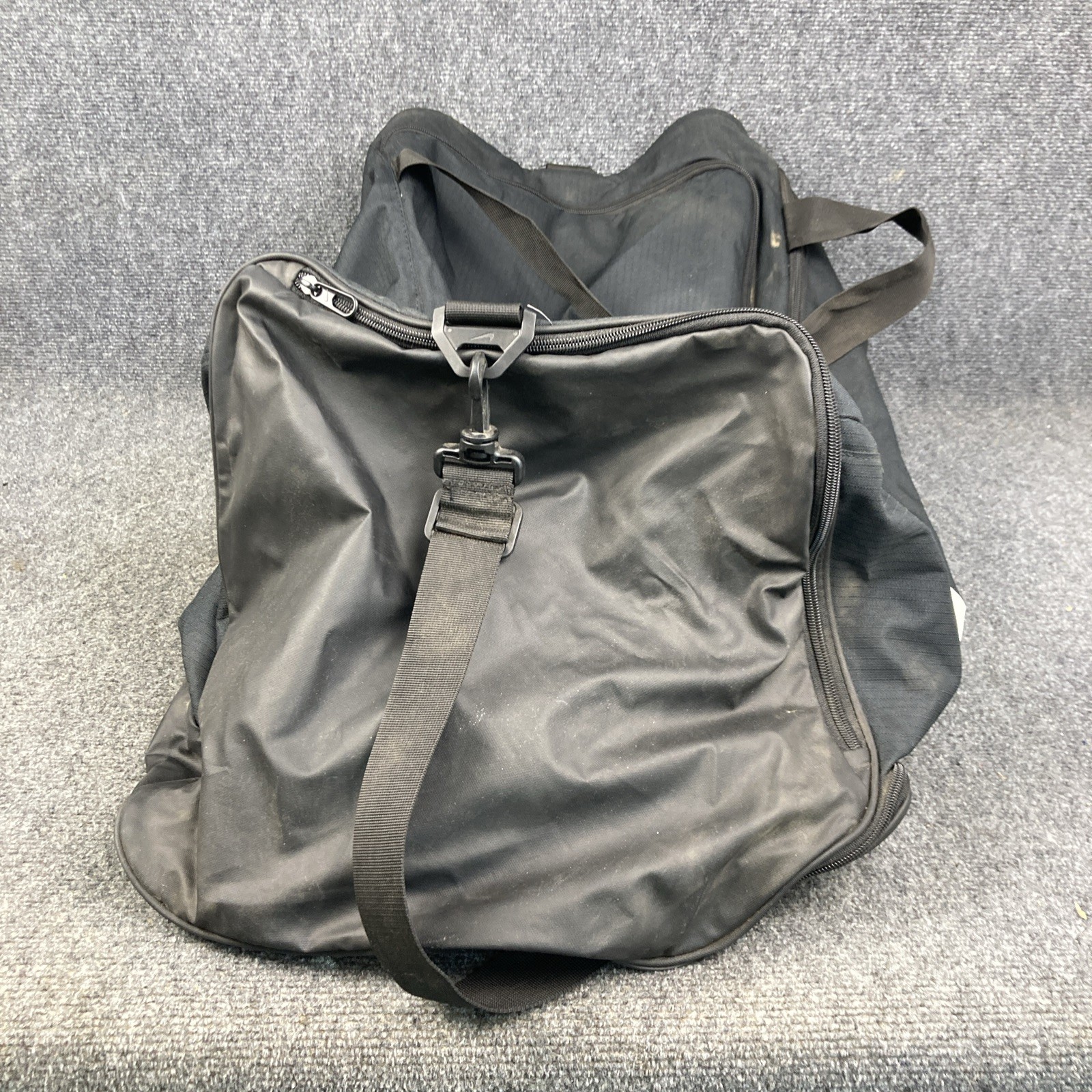 Nike Black Large 27″ Multi-Compartment Zippered Shoulder Strap Equipment Bag