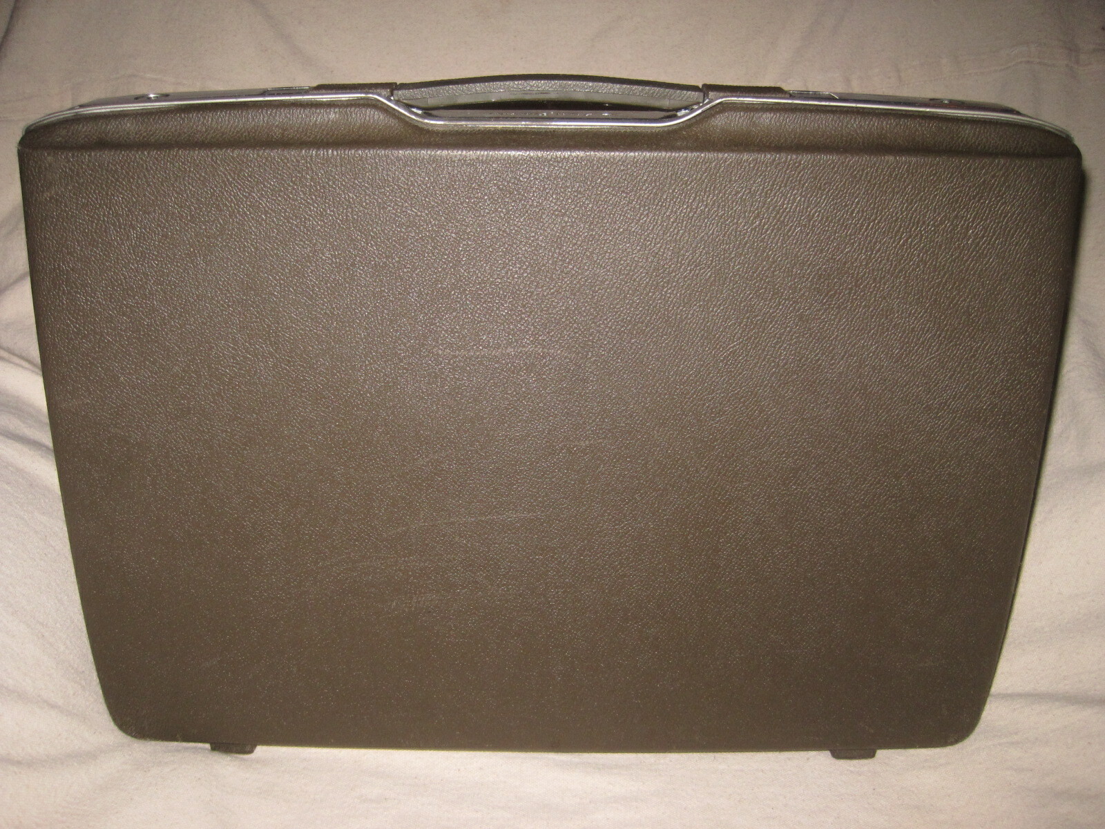 Royal Traveller Hard Shell Brown Slim Briefcase 18″ x 12 1/2″ x 3 1/4″ Vintage