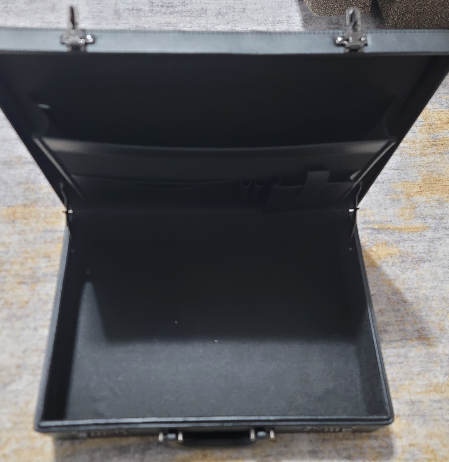 Solo Classic Vinyl Briefcase Black w/Combination Lock 17.5 inches X 12.5 X 4