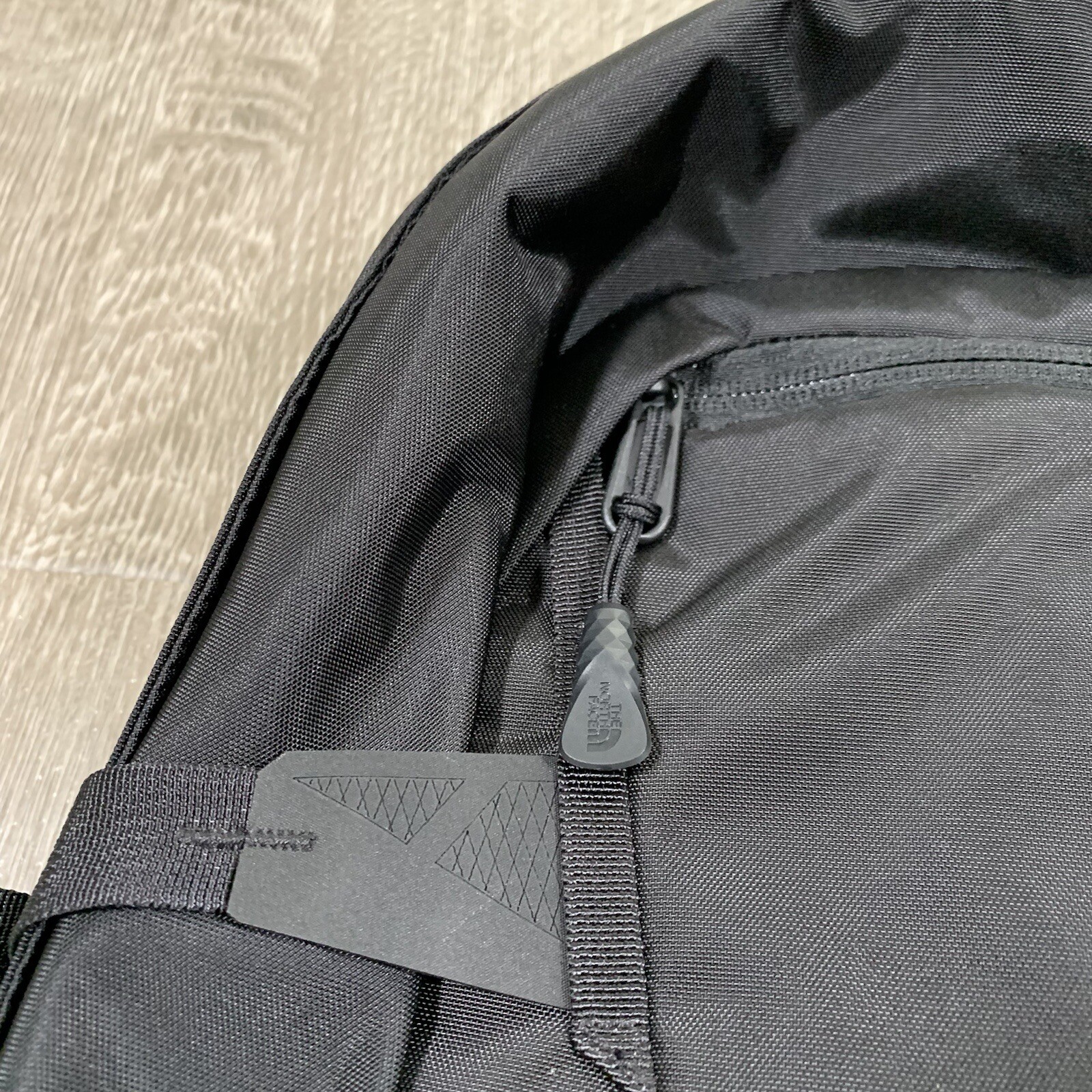 THE NORTH FACE Fall Line Backpack BLACK. Company Logo Storage Units