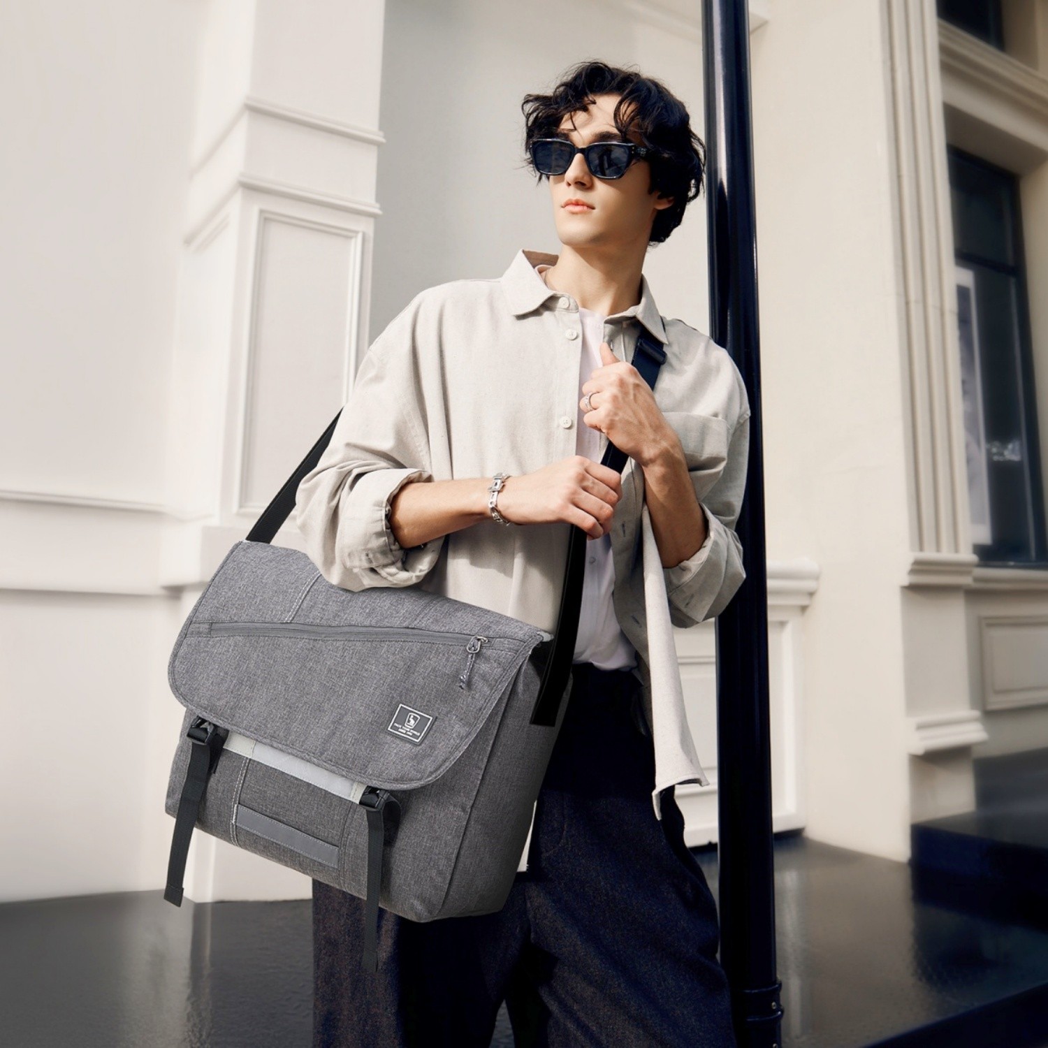 OIWAS Messenger Bag 17″ Laptop Crossbody Bag Case Men’s Business Shoulder Bag