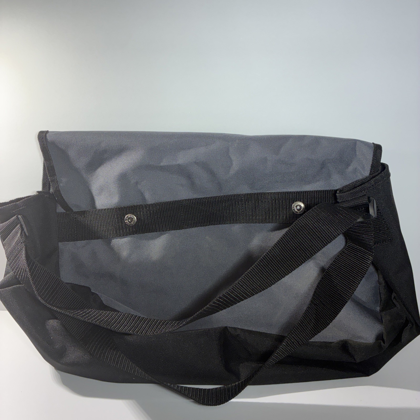 Thule Quest Sweden Messenger Crossover Bag Grey Black Adjustable Shoulder Strap