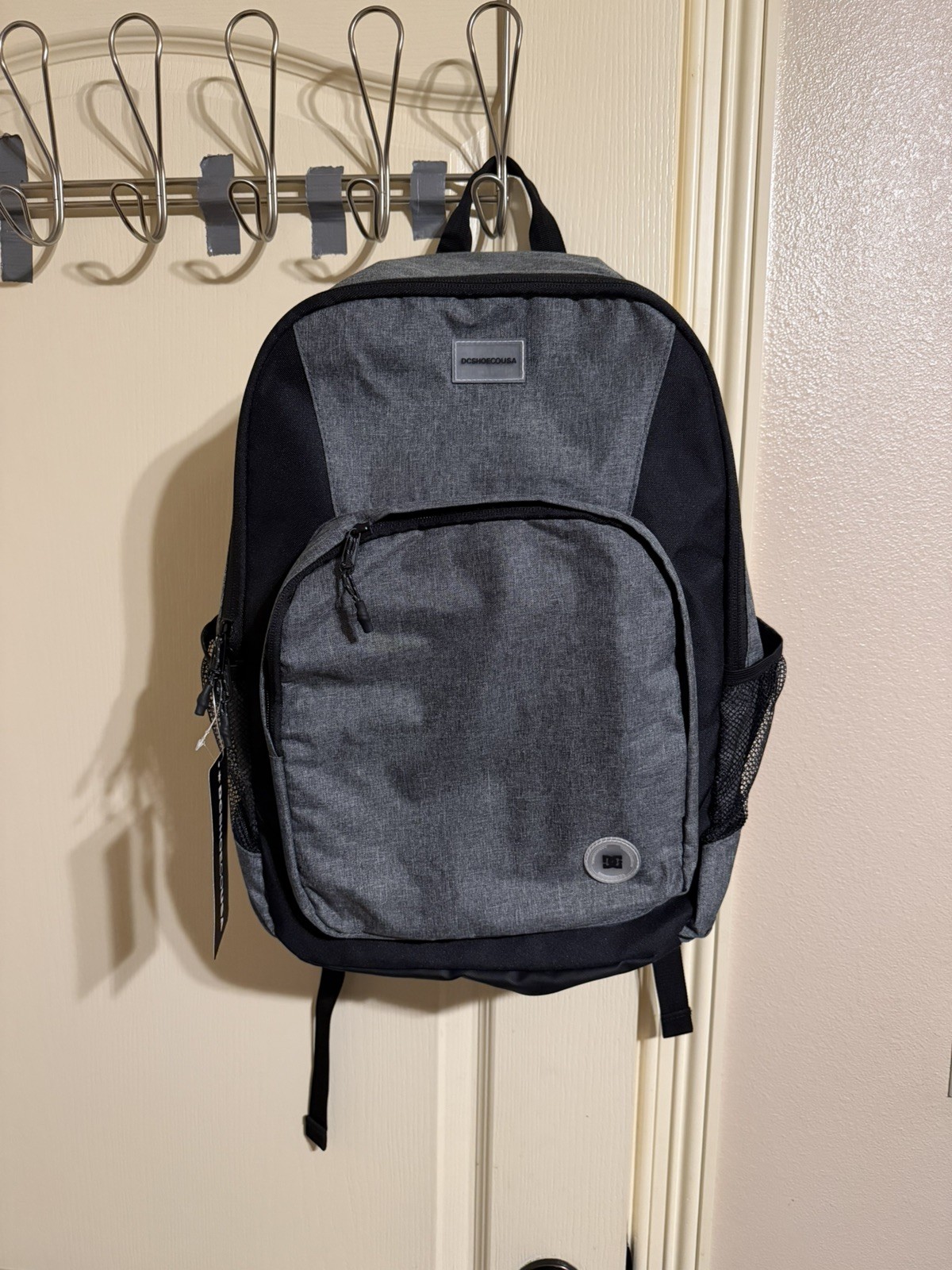 DC Shoes Unisex’s Locker 3 Backpack 23 Liter Dark Gray Padded Laptop Sleeve New