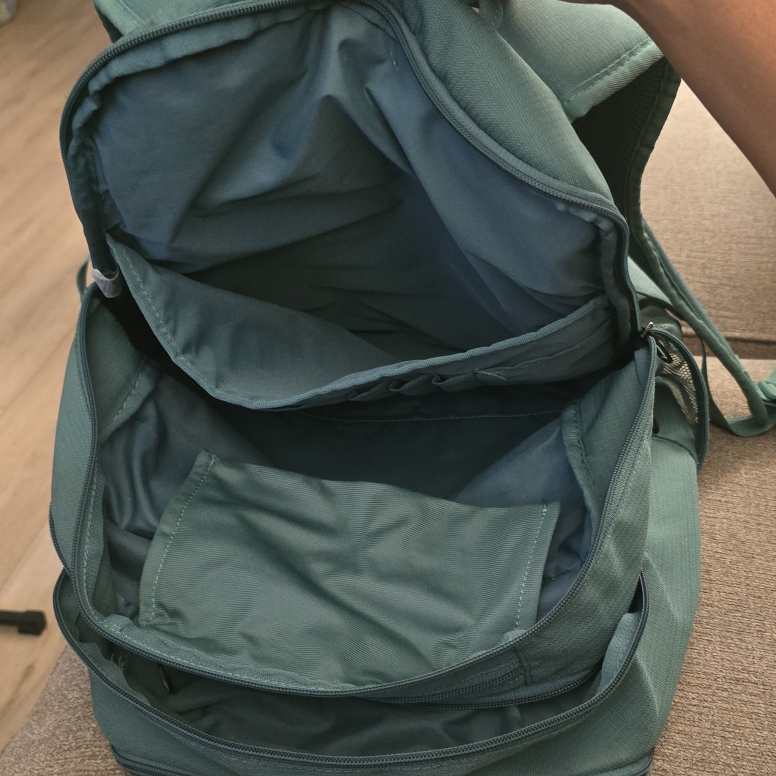 Nike Large Green/Black Backpack Zip Closure Padded Adjustable Straps Pockets