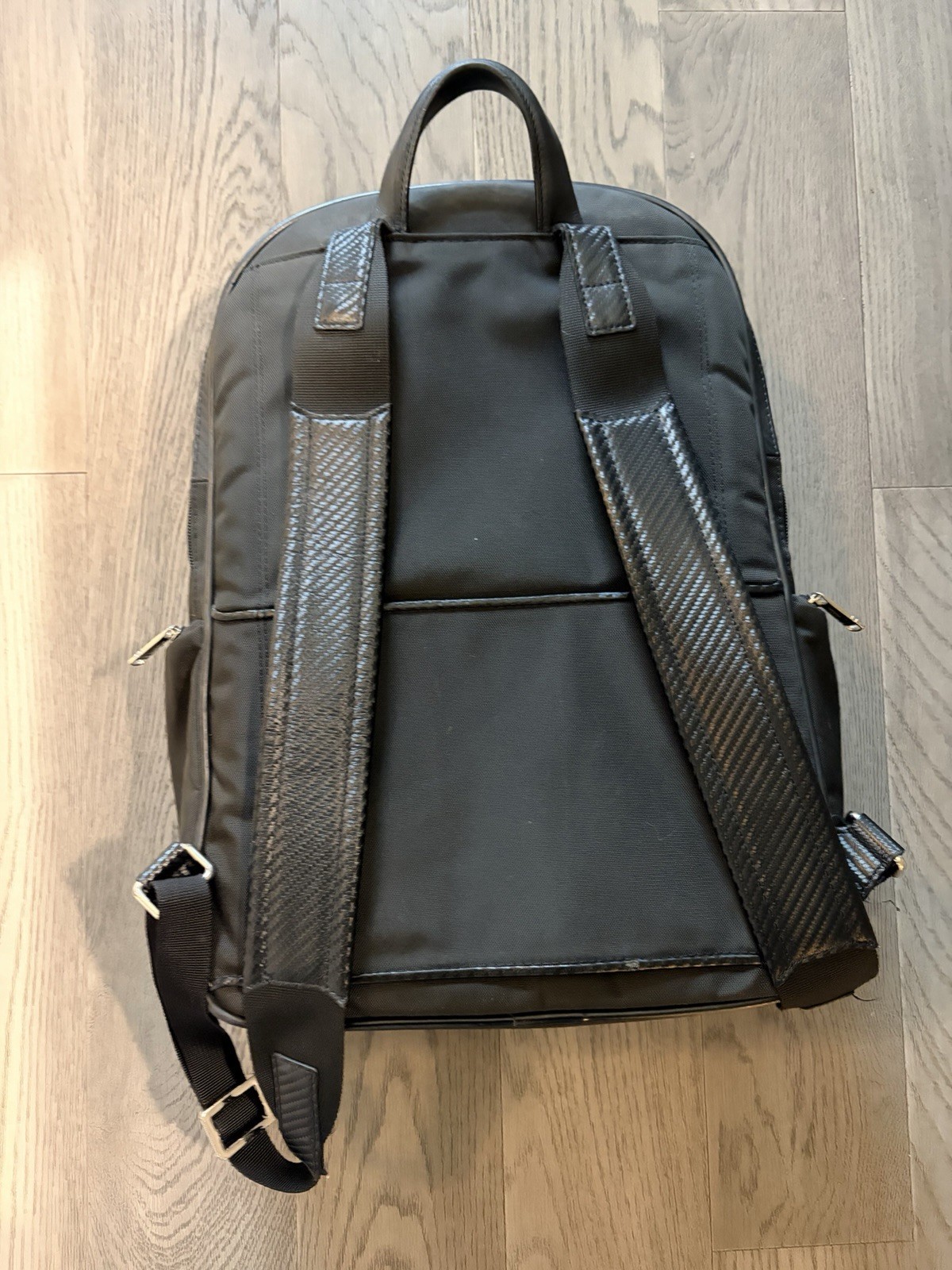 Rare Tumi Backpack Carbon Black Trendy Business Casual Designer Exclusive