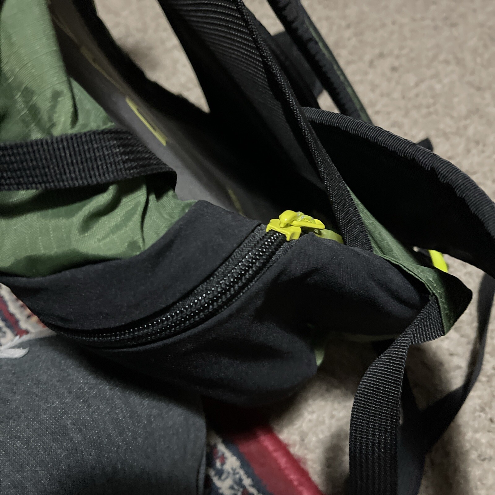 Dakine Hexo + Backpack Green & Black VGreat Condition Hiking Outdoor Drone Pack