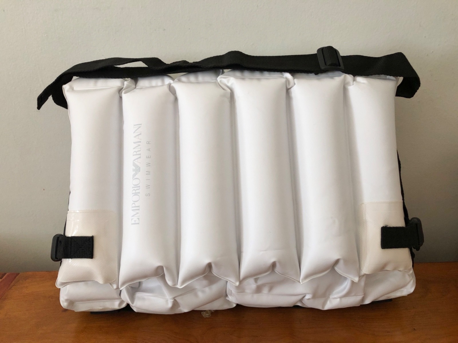 EMPORIO ARMANI SWIMWEAR INFLATABLE SHOULDER BAG**BEACH BAG/SWIMMING POOL BAG**