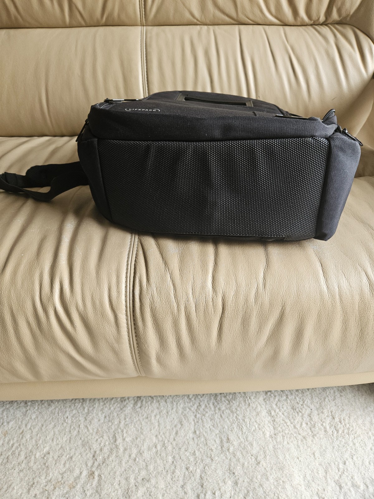 SOLGAARD [LIFEPACK] BACKPACK 17 ” HIGH 4.5 “WIDE AT BASE 12 ” LONG AT THE BASE