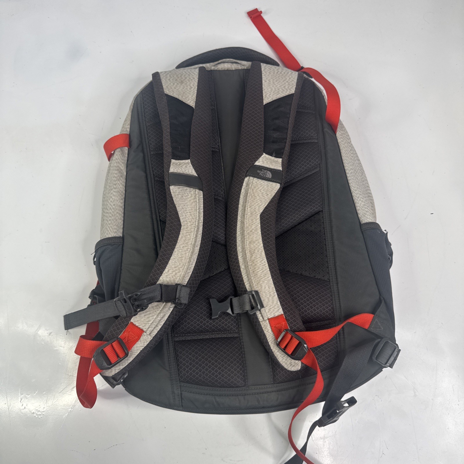 North Face Recon Backpack Gray/Red. Great bag for hiking, travel and school bag
