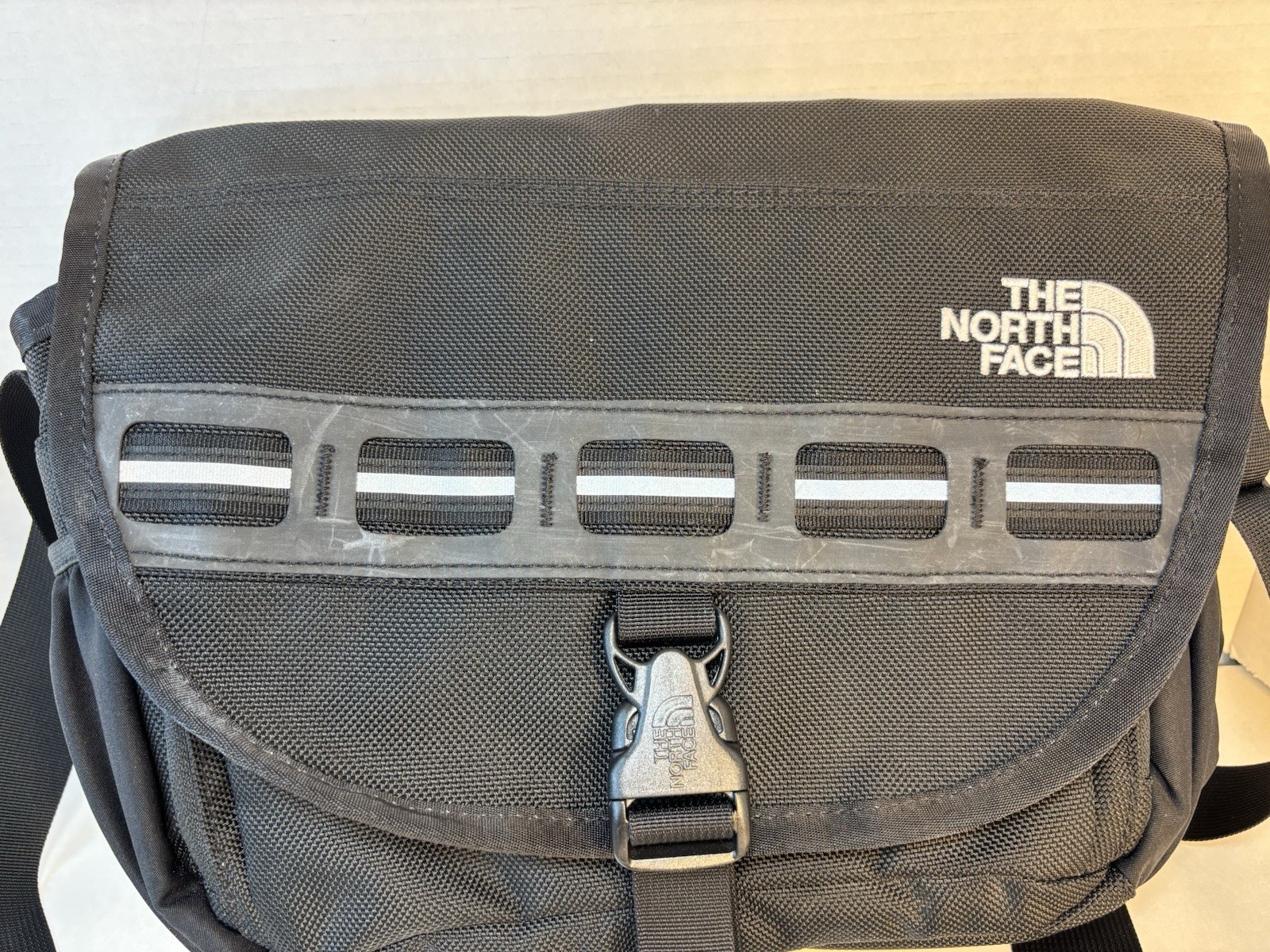 The North Face Messenger Shoulder Bag Satchel Reflective Stripe Black