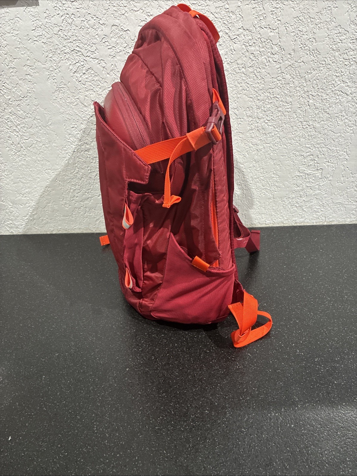 Thule EnRoute Triumph 2 Daypack, Bordeaux (Red), Nice Backpack!