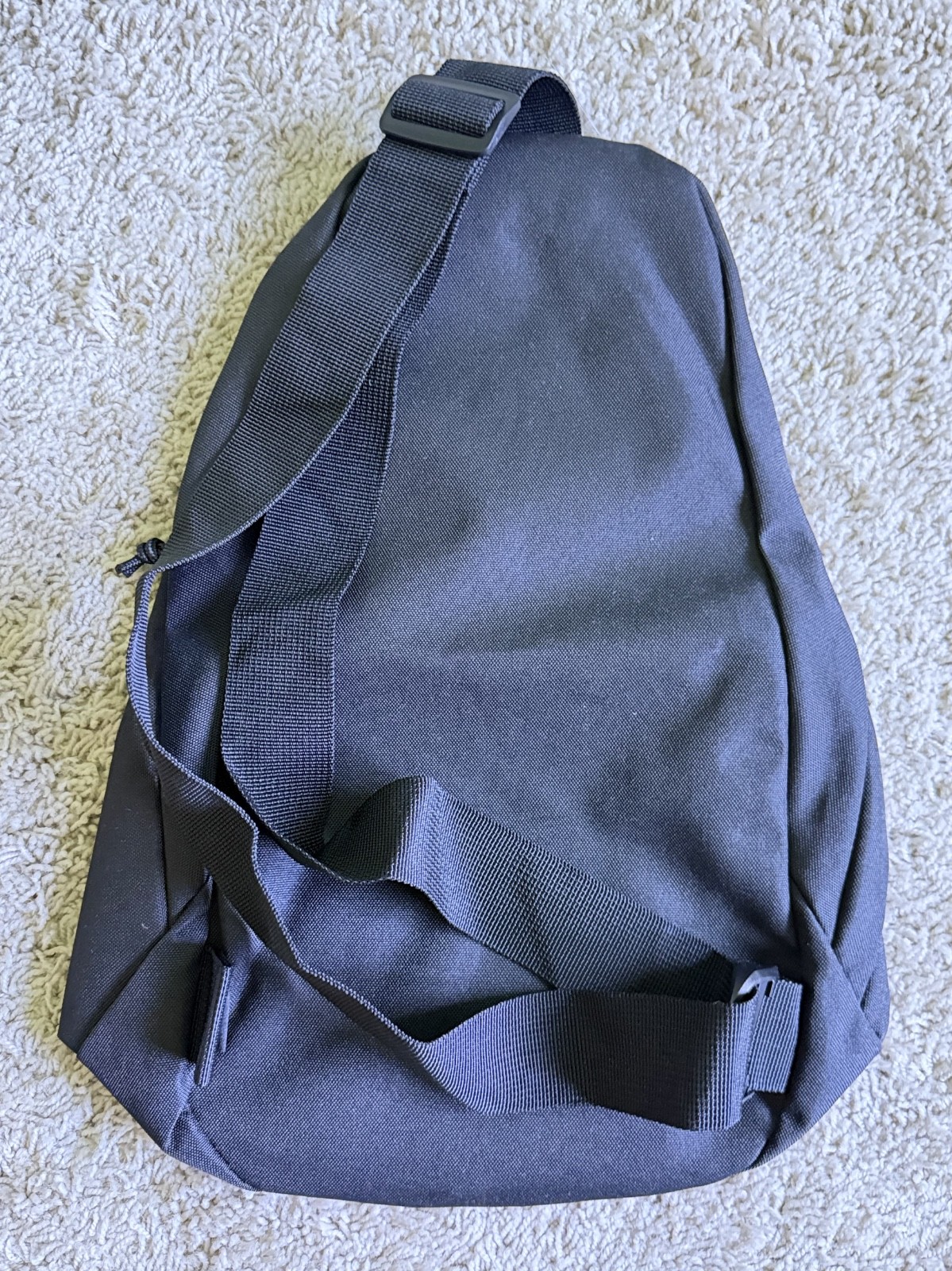 “New” Apple Single-Strap Sling Backpack Black / Crossbody Sling Bag