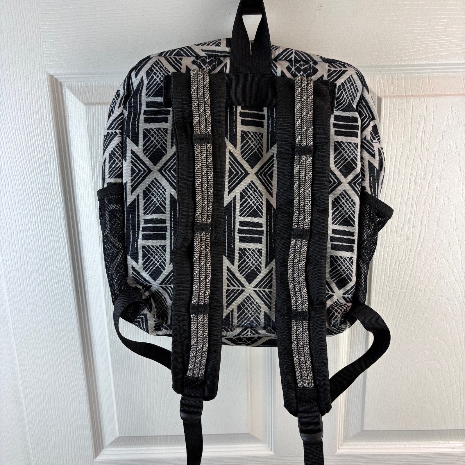 Kavu Onamission Backpack Geometric Black White Padded Laptop Sleeve