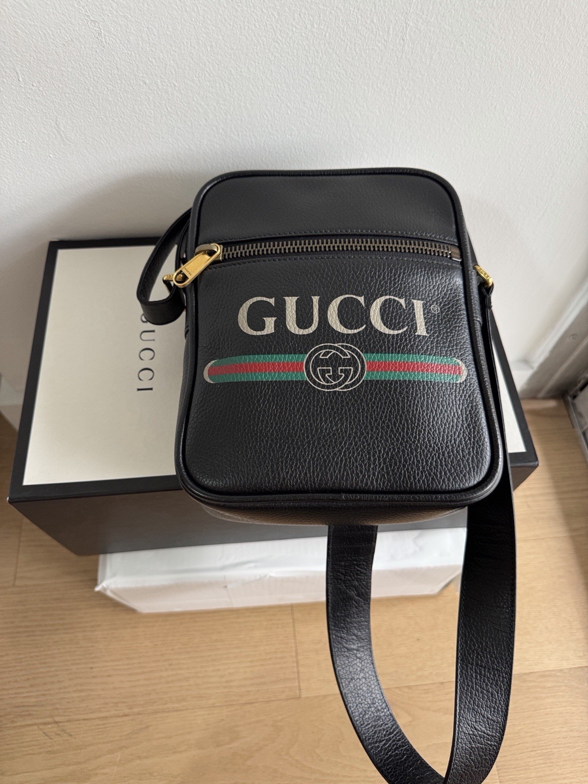Gucci Black Logo Shoulder Bag Men’s Adjustable Strap Designer Brass Hardware