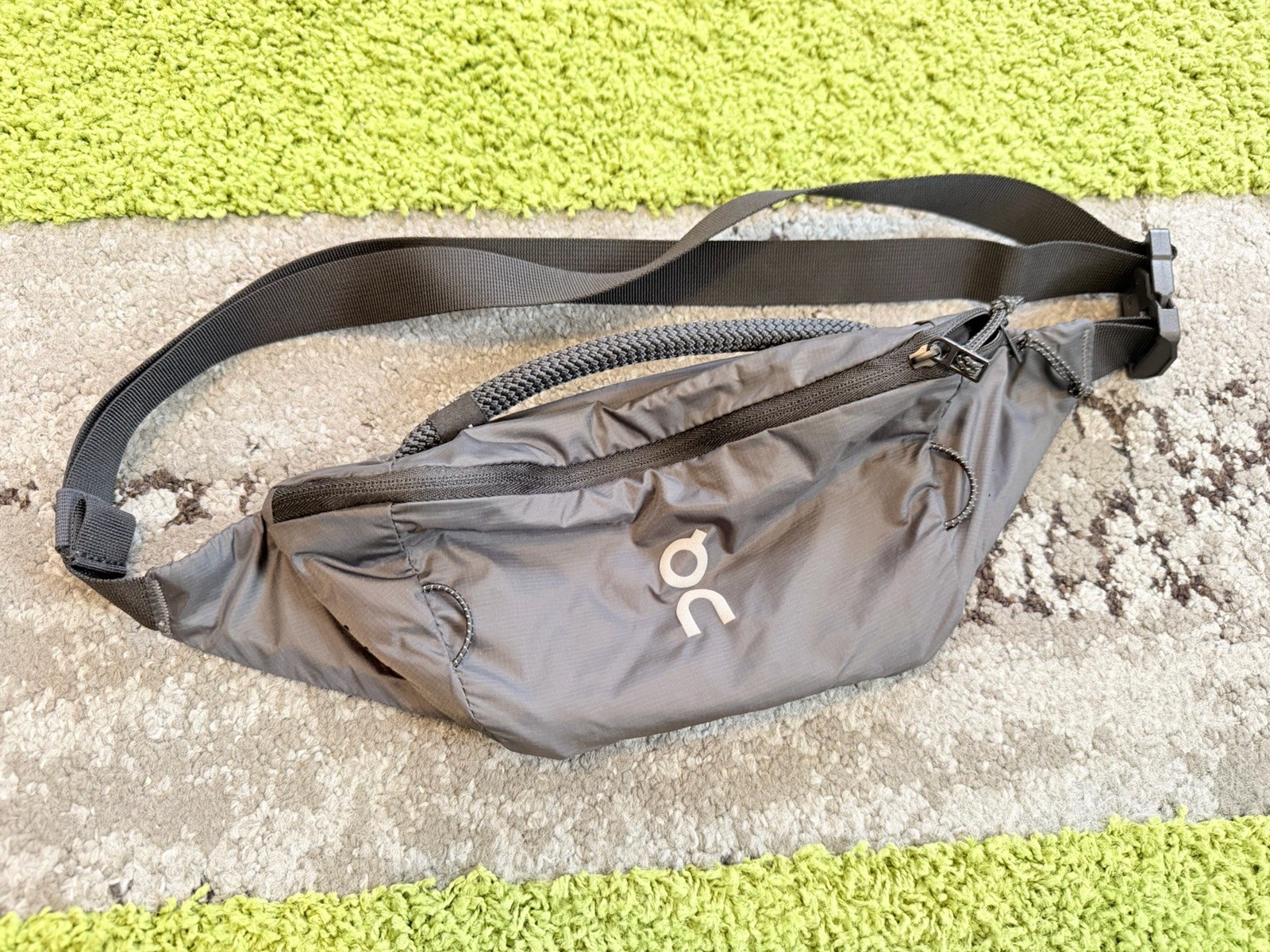 On On Waist Pack 2L Lite Portable Bag Lightweight Fanny Pack