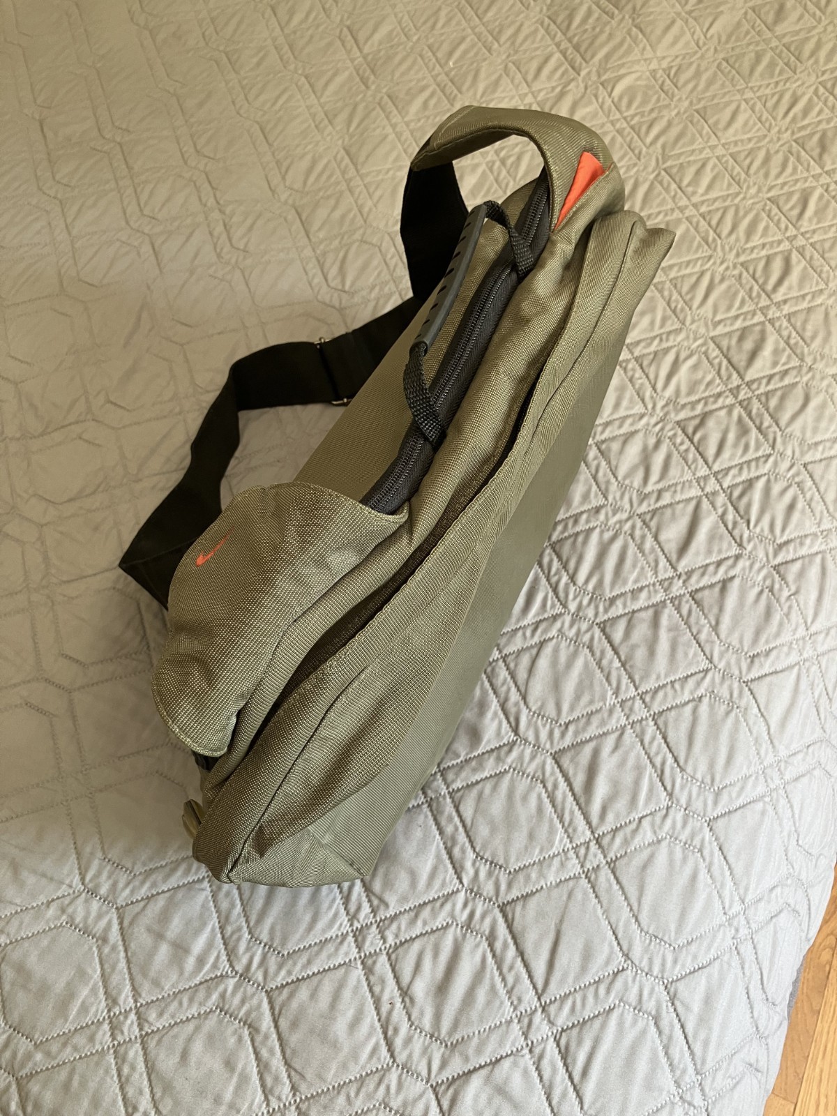 Vintage Nike -Y2K Tech Crossbody Messenger – Athletic Laptop Side Bag – Green