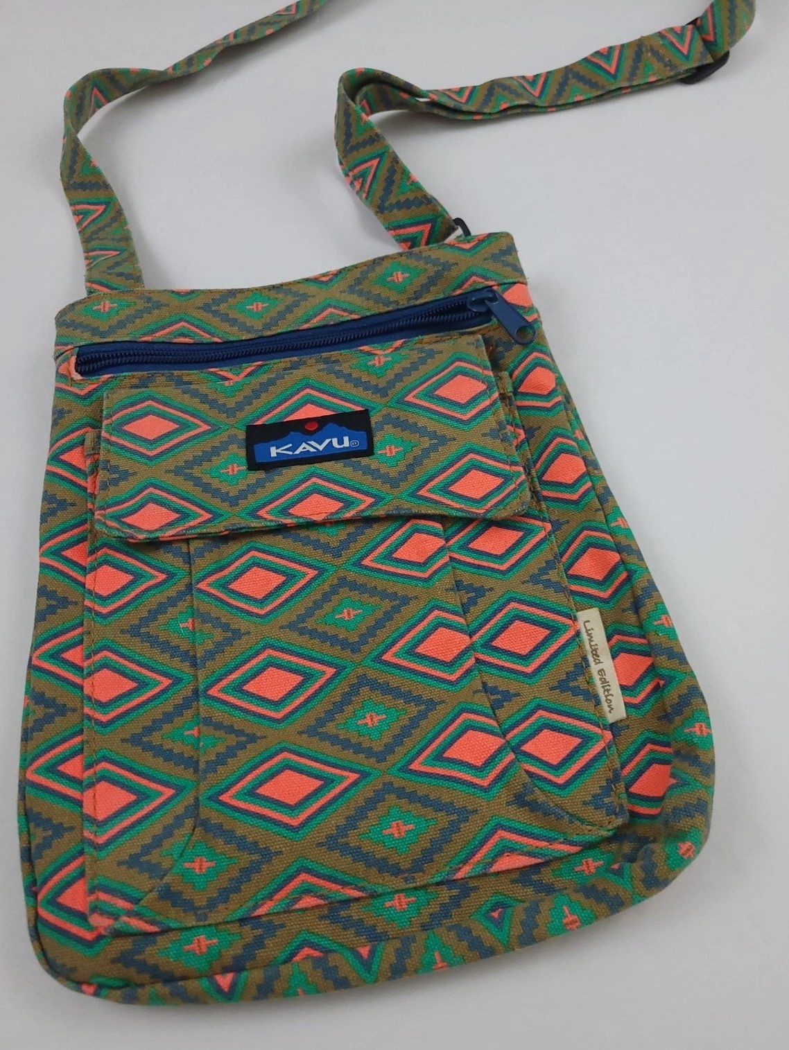 Kavu Southwest Aztec Tribal Pattern Side Bag Retro Limited Edition Travel Tech