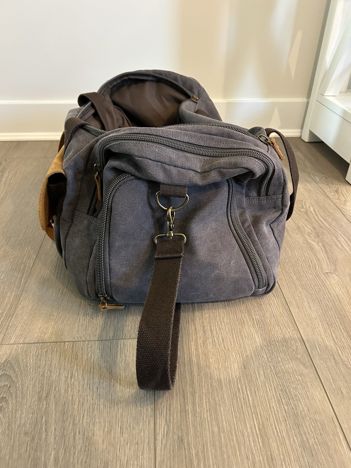 Men’s Gray Brown Duffle Bag Adjustable Strap Outer & Inner Pockets Travel Casual