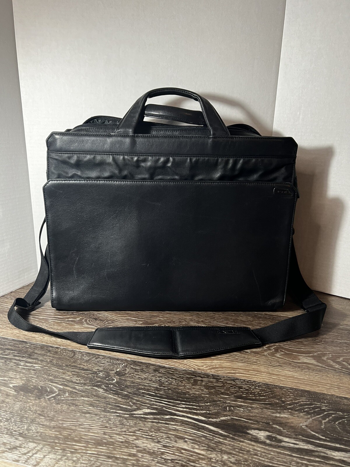 Tumi 2962D Black Leather Bag Briefcase Laptop Messenger Bag **See Description**