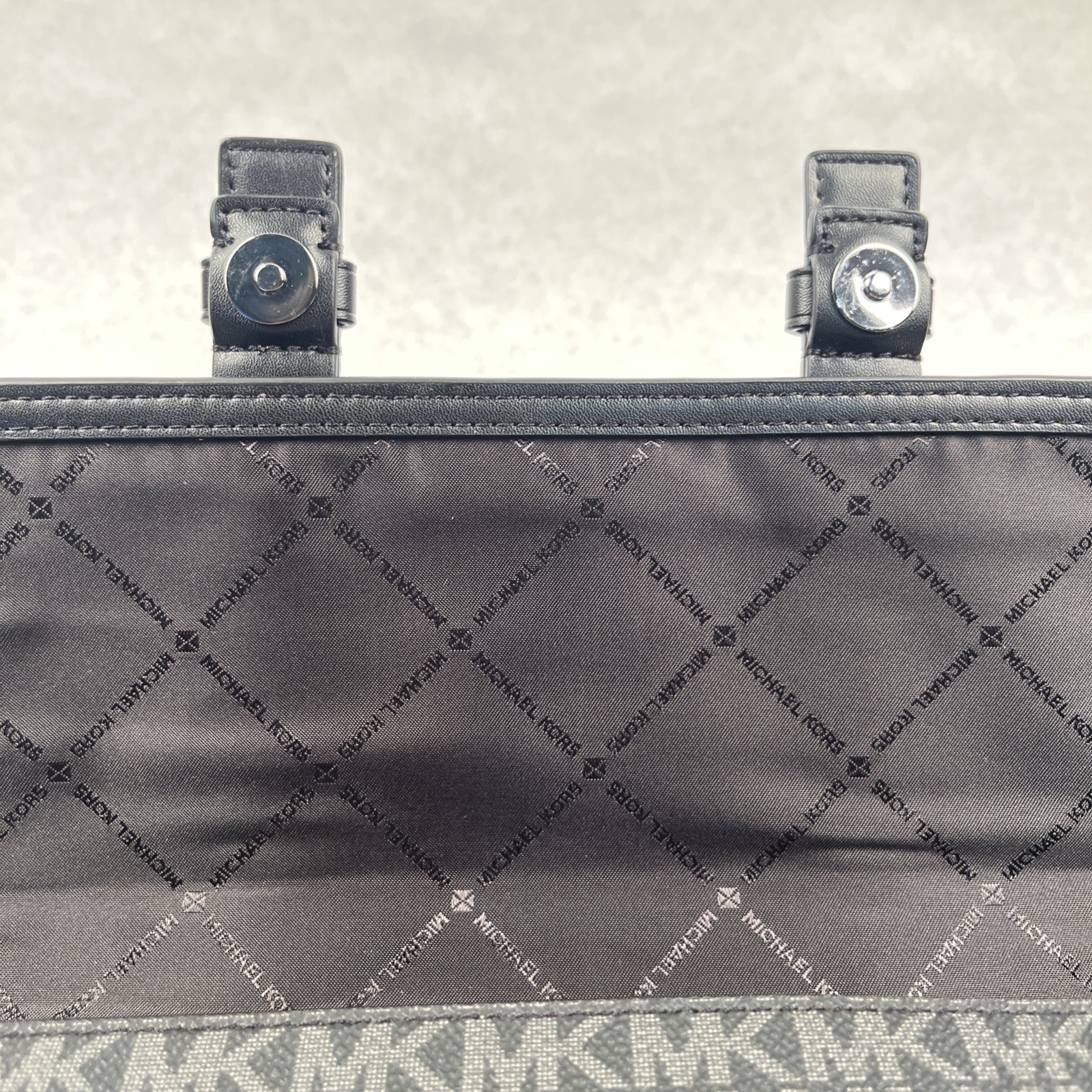 NWT ~ Michael Kors Cooper Trunk Crossbody White/Black $298 MSRP
