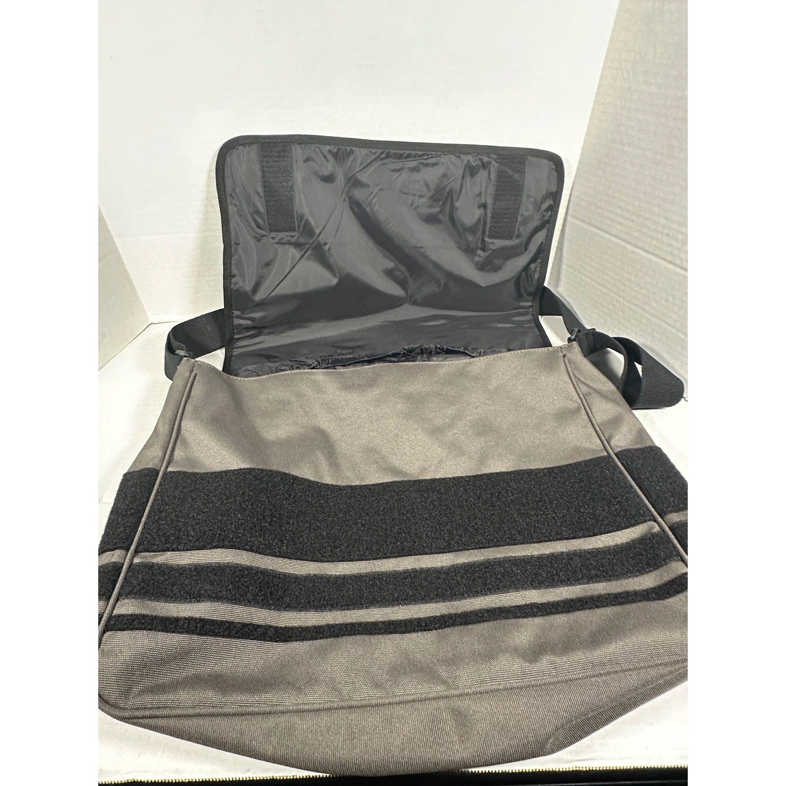 Onitsuka Tiger Andrea Pompilio Messenger Bag, Crossbody Bag, Gray, Men