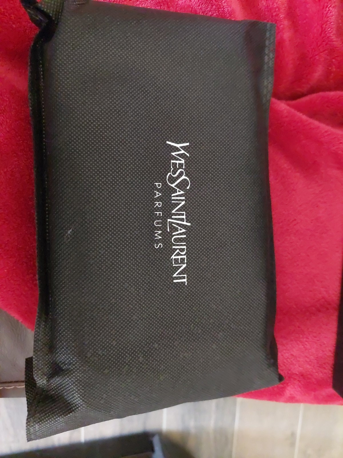 YSL Saint Laurent Men Travel Pouch Leather Doppe Bag Black Gold Logo New Sealed