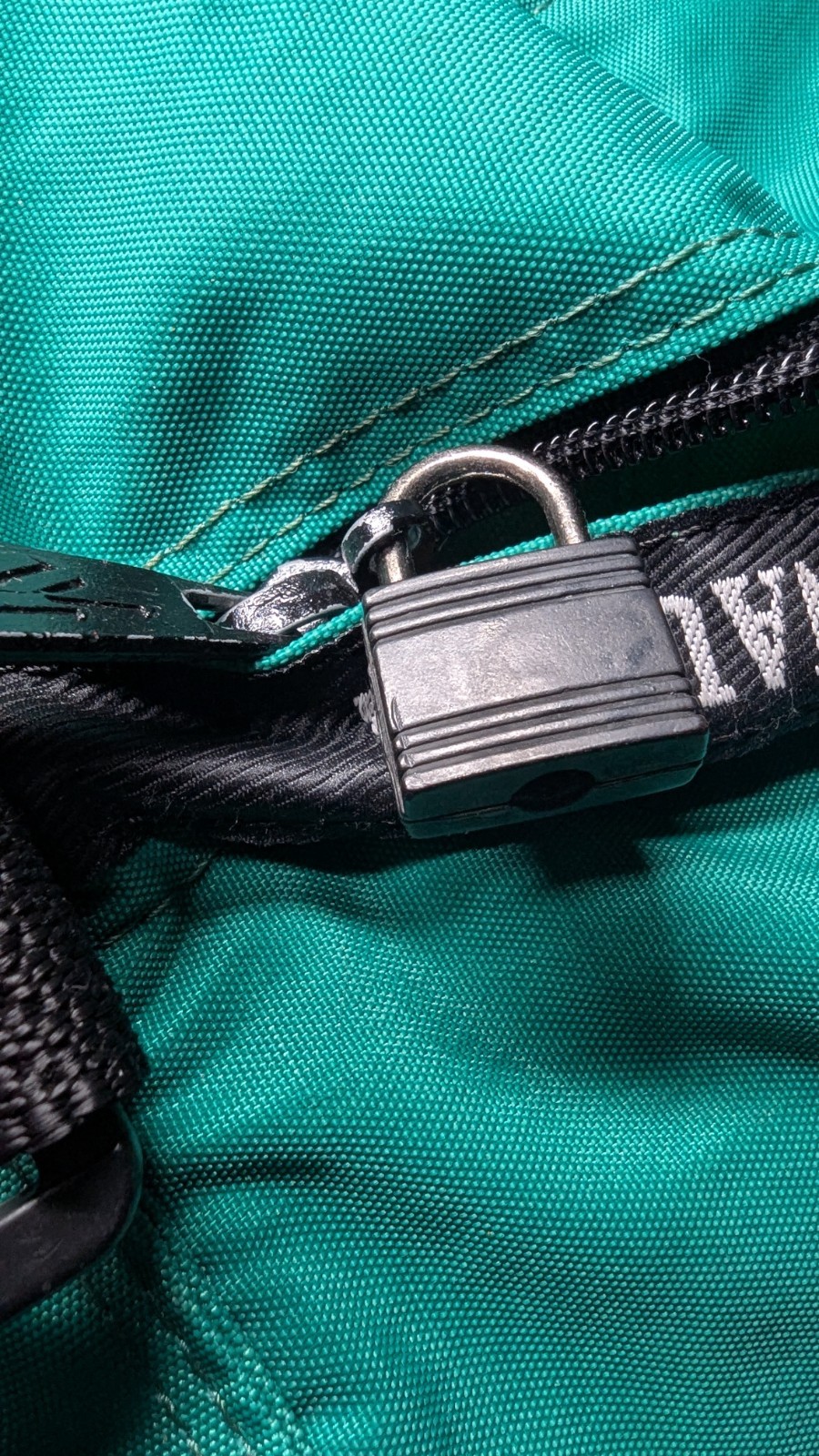 Team Nautica USA Vintage 90’s Duffle Bag Carryon Green 22″ Keychain Super Clean!