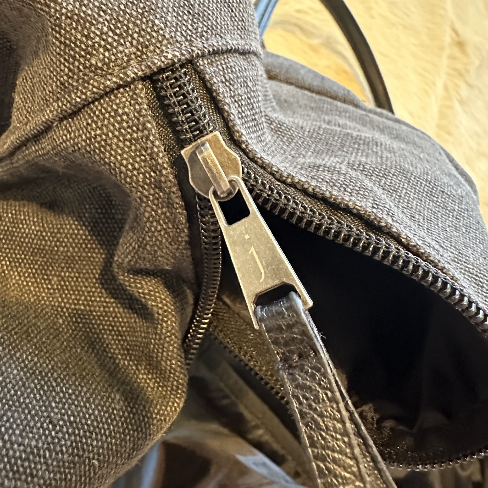John Varvatos Weekender Bag Tote Duffel Bag Gray Medium Travel Zip Around