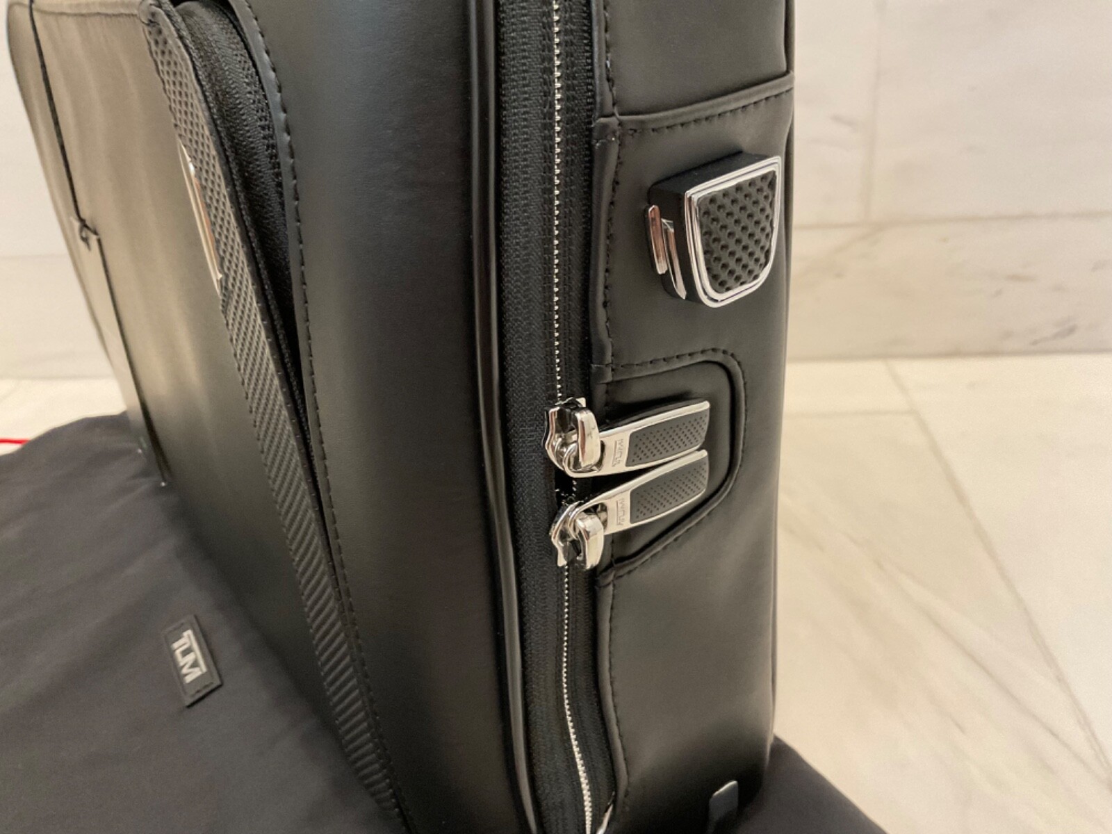NEW Tumi ARRIVE SADLER 16.0” Brief Laptop Briefcase – 100% BLACK Leather