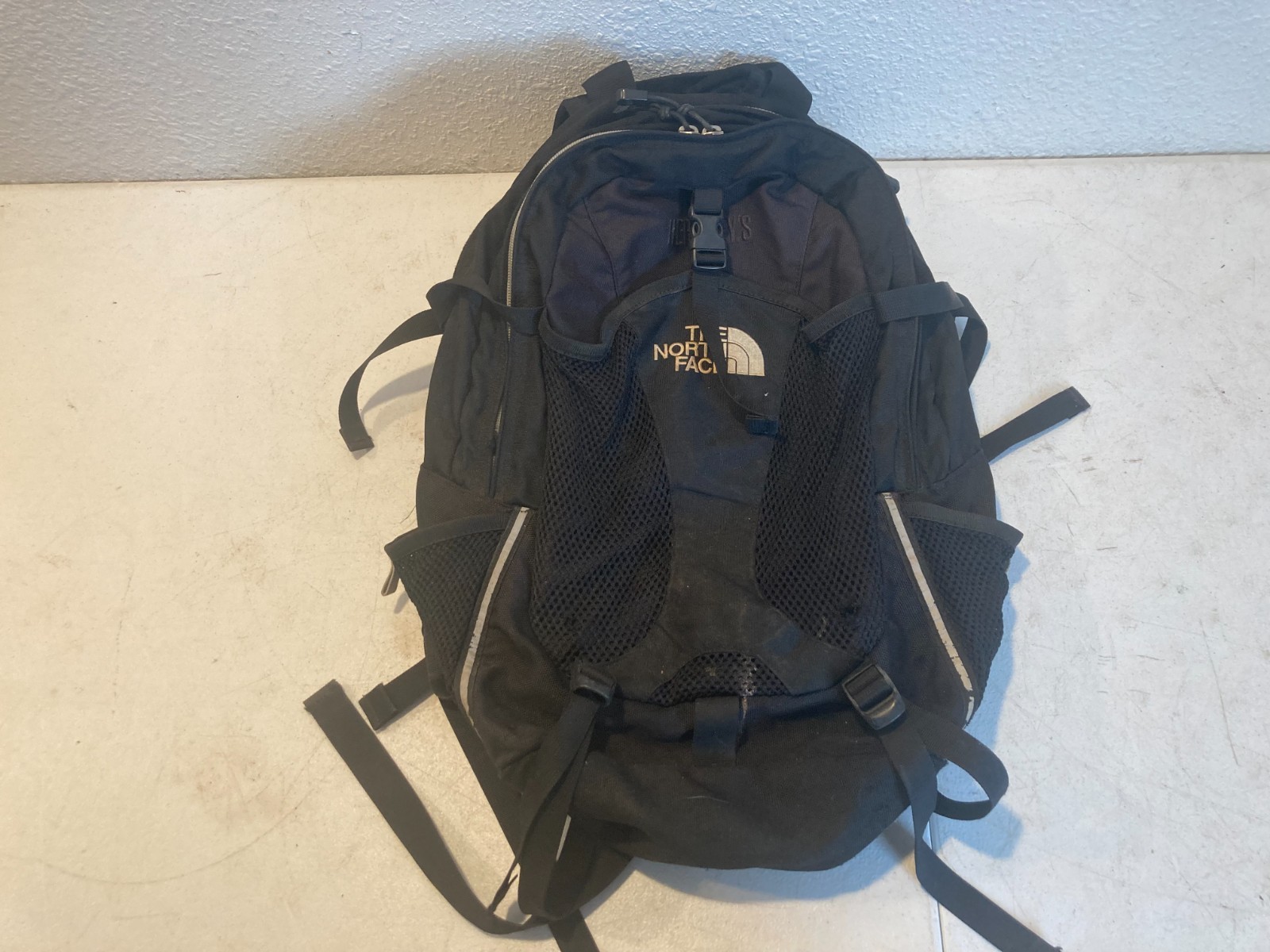 The North Face Recon Backpack Hiking School Pack Camp Gym Bag Busted Zipper