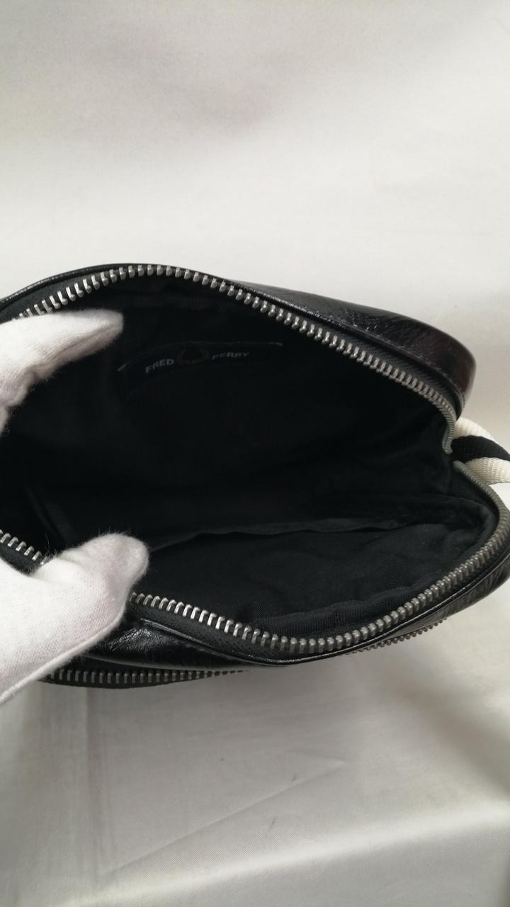 Classic Side Bag Model BLACK FRED PERRY