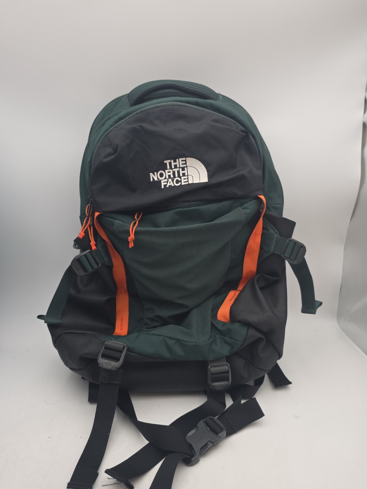 The North Face Recon 30L Backpack – Green (NF0A52SH)