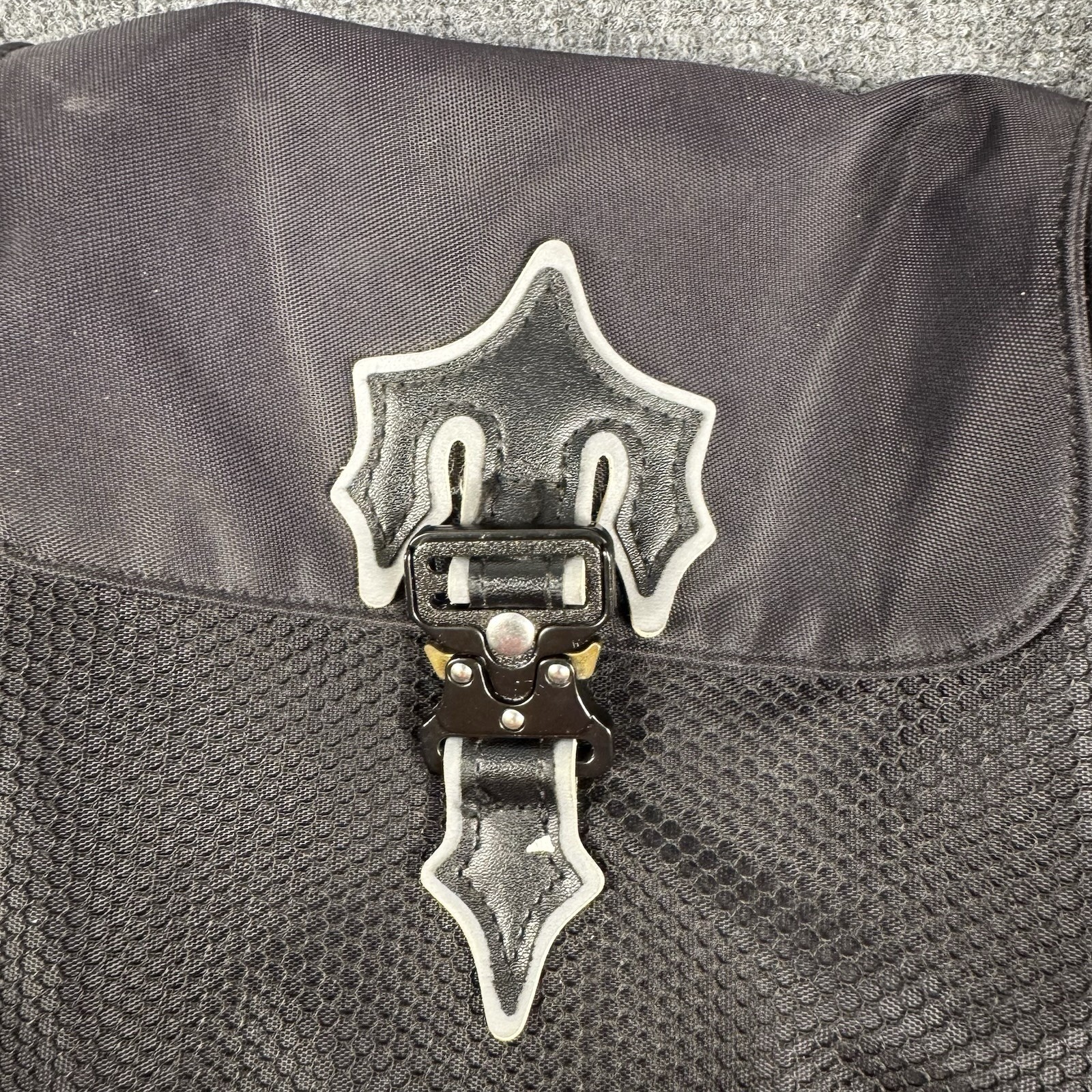 Trapstar Irongate T Crossbody Bag Black Metal Latch Messenger Shoulder