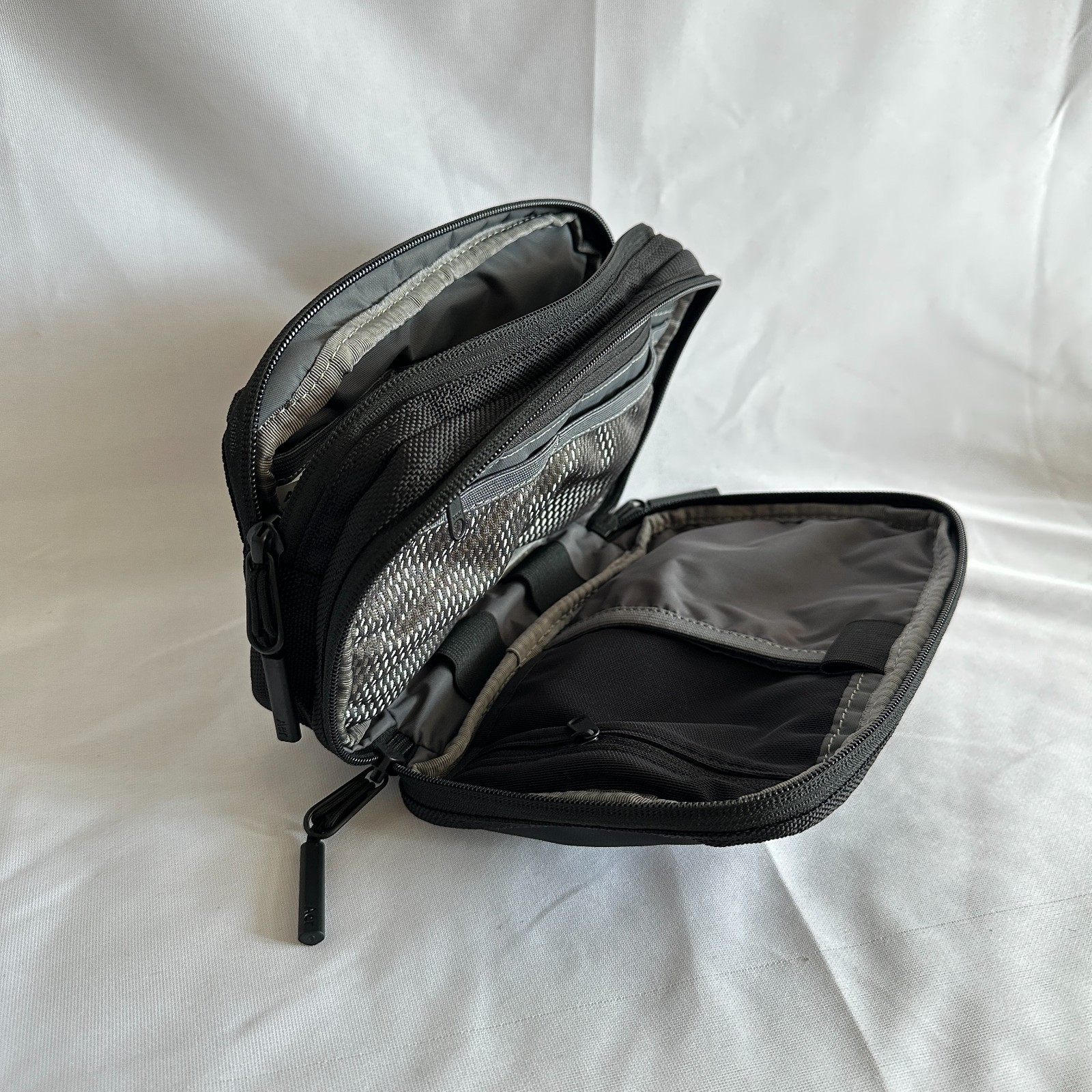 Aer Cable Kit 2 Black 1.8L Tech Organizer Travel Pouch