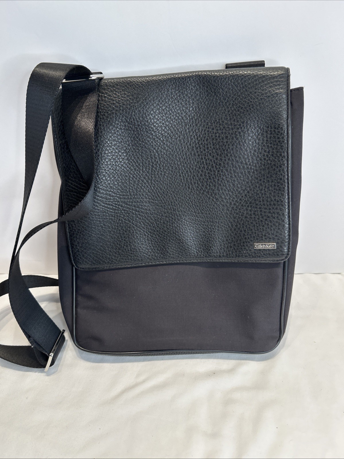 Calvin Klein Black Messenger Bag Adjustable Strap Inner Pockets Men