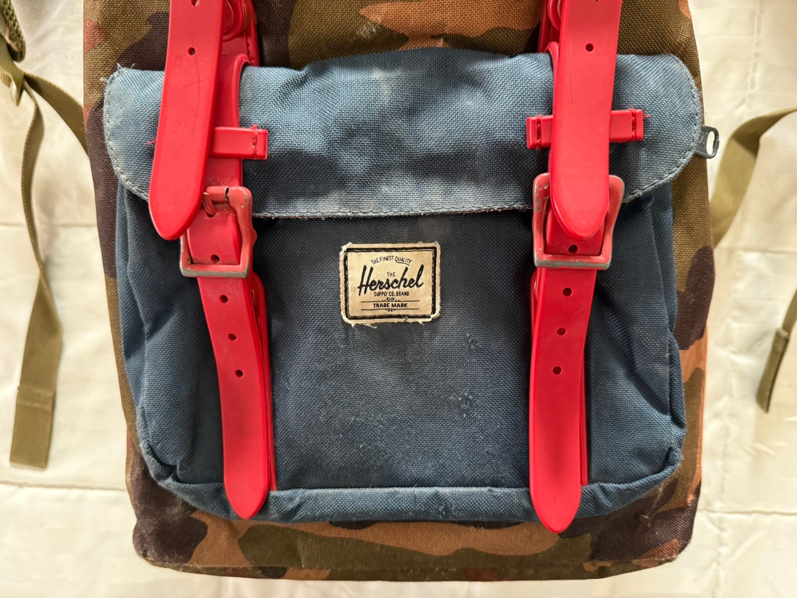 Herschel Supply Co. Backpack ‘Little America’ Woodland Camo/Navy/Red Rubber