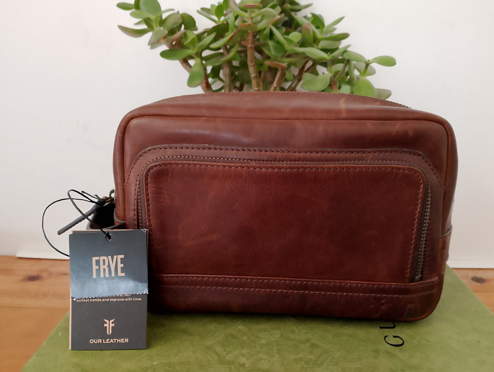 frye logan travel case dark brown 34DB0695. NWT