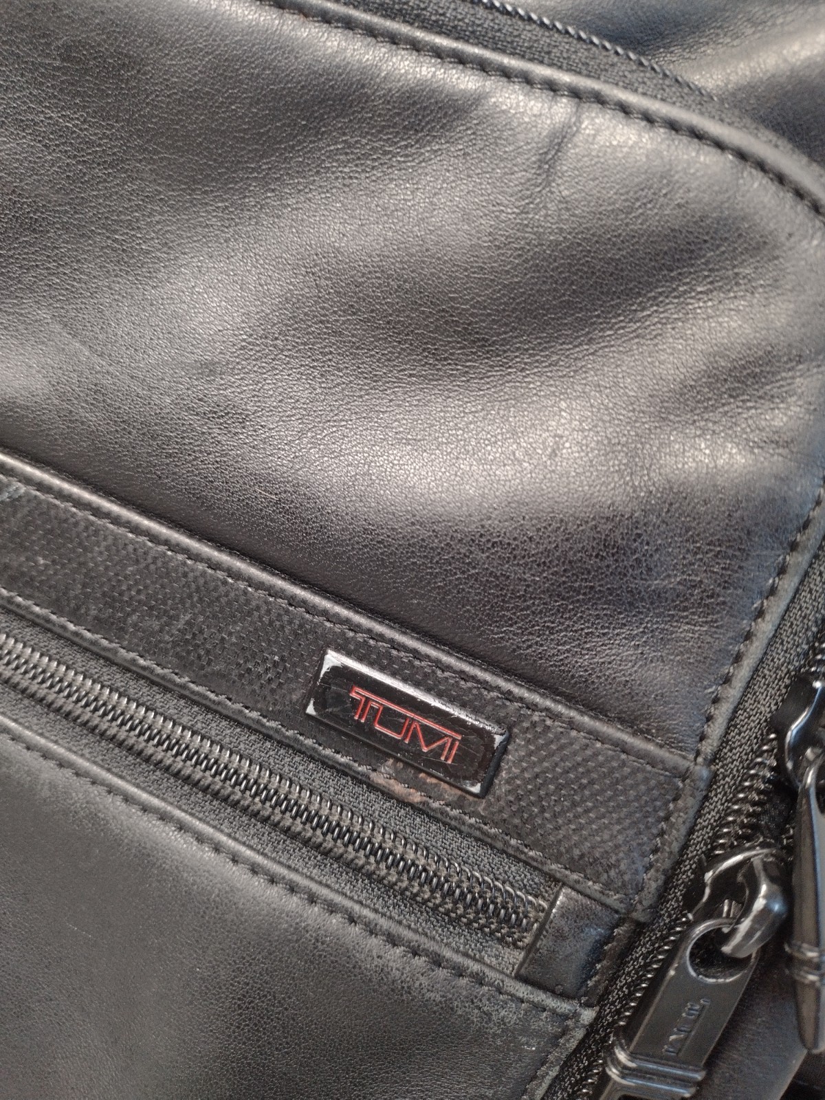 TUMI Alpha 2 Expandable Laptop Briefcase Business Travel Bag Black Leather