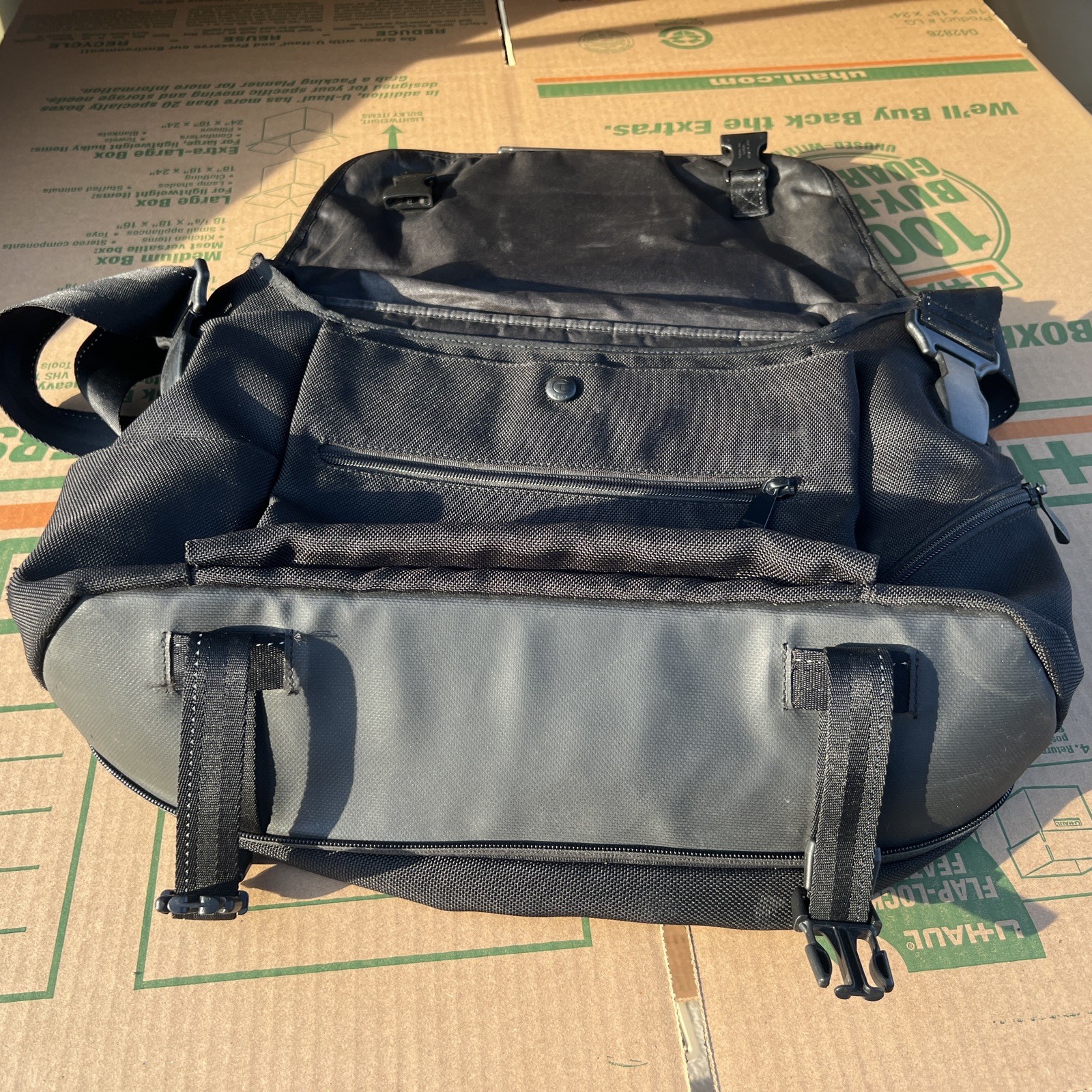 Tumi T2 Ballistic Large Messenger Briefcase Laptop Bag Nylon Black Shoulder