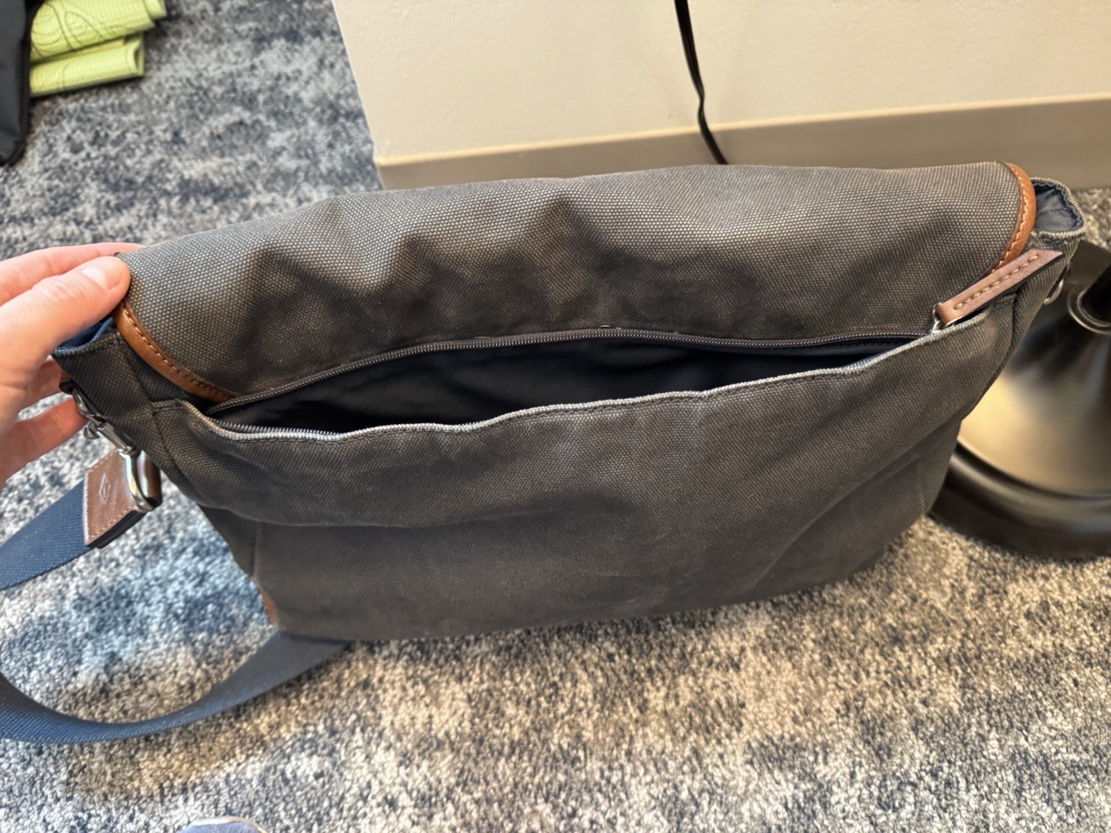 Fossil Men’s Medium Messenger Bag Navy/Brown Buckle Crossbody Adjustable Pockets