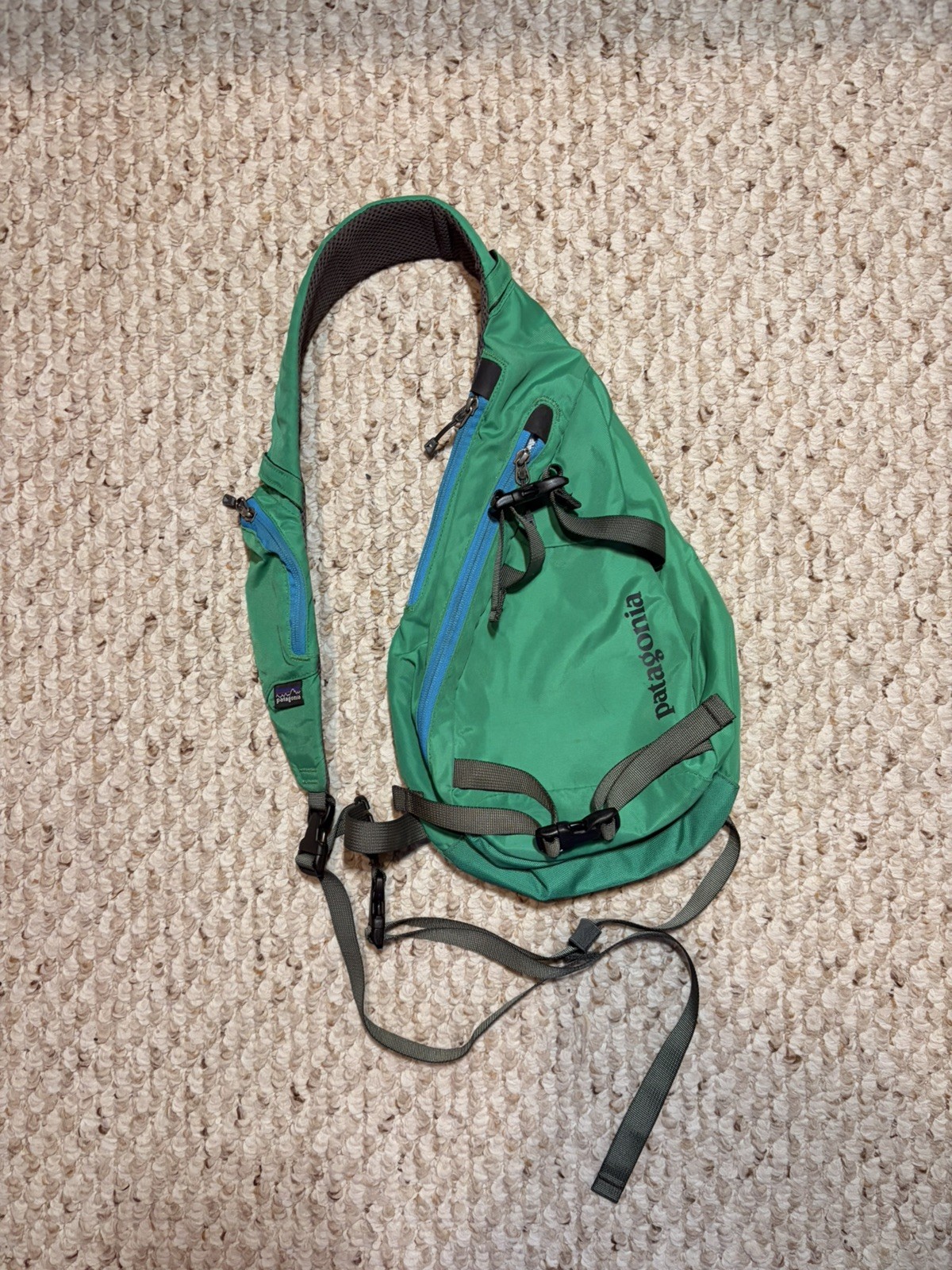 Patagonia Atom 8K Sling Crossbody Shoulder Bag Green