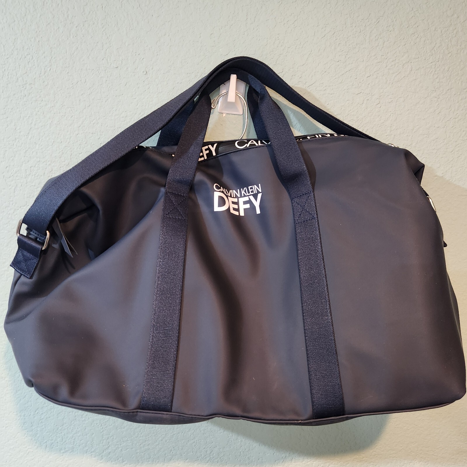 Calvin Klein Defy Duffle Weekender Travel Carry-On Sport Tote Gym Bag Navy Blue