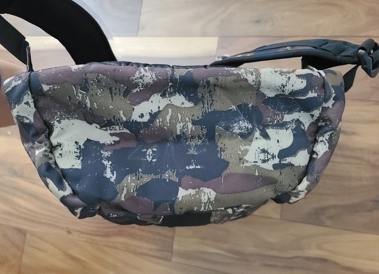 NWT Oakley Planet Pack Back Bag 18 Liter Khaki Camo Tactical Field Gear