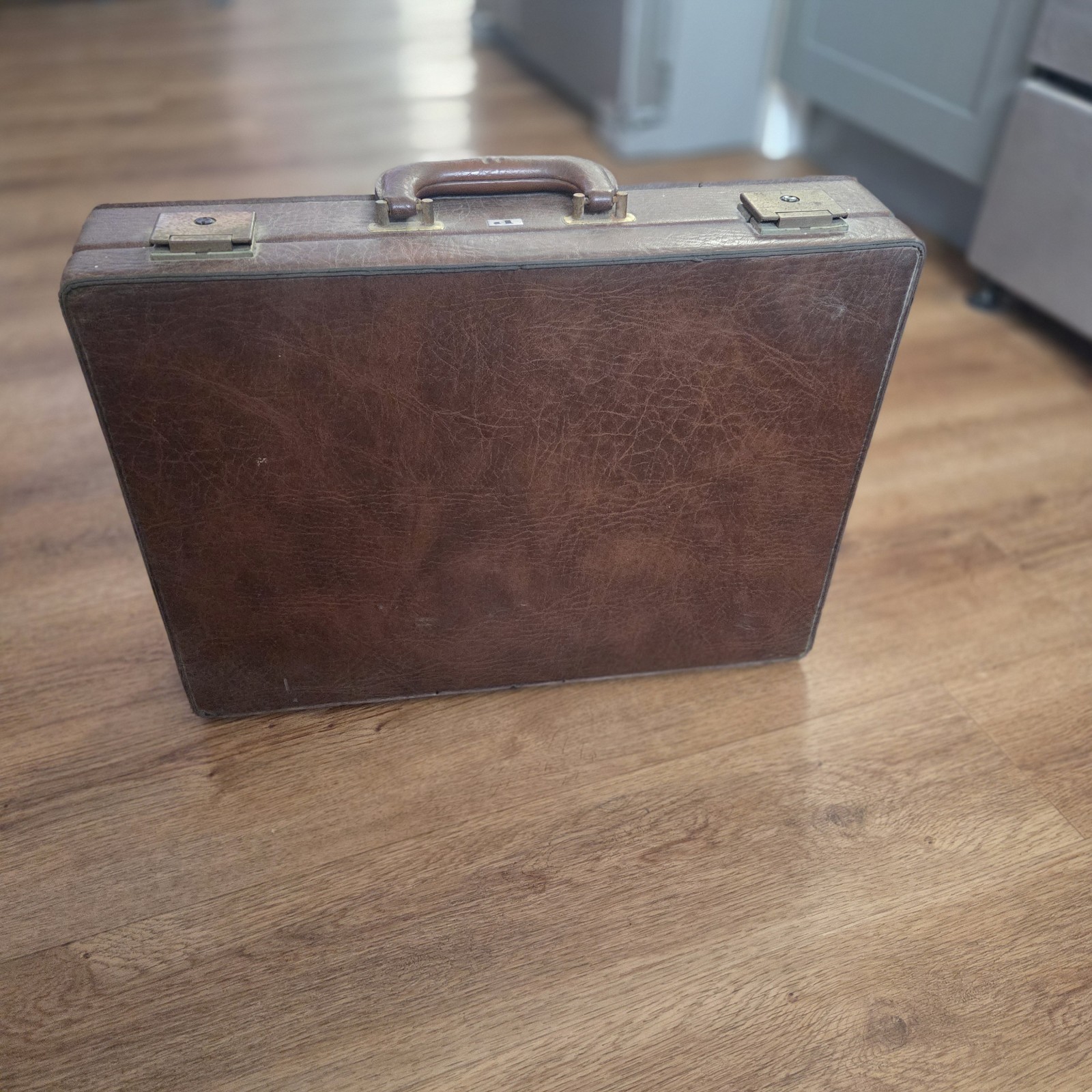 VTG 70’s Men’s Hard Briefcase/Attache Top Grain Brown Leather COOL RETRO NO KEYS
