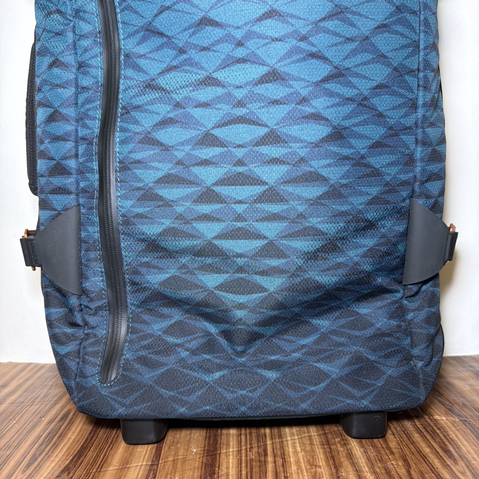 Victorinox Carry Case VX Touring Global Wheeled Carry On 601477 Dark Teal Blue