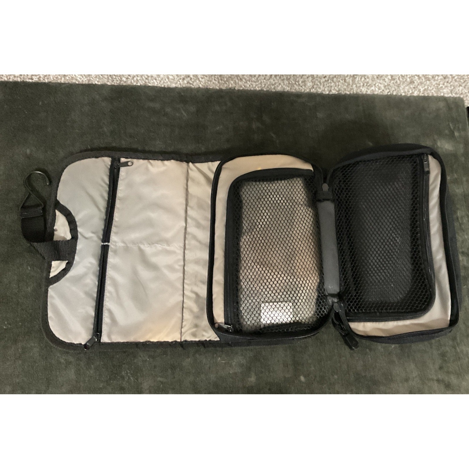 Adidas Toiletry Bag Men OS Black Excellent Hanging Travel Dopp Kit 3-Stripe