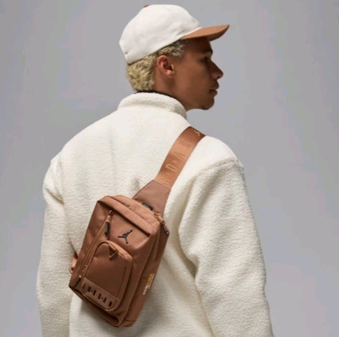 Air Jordan Collectors Cross-Body Bag in (3L) Archaeo Brown