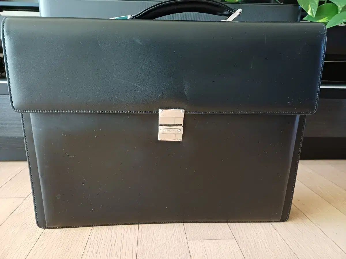 Mont Blanc Document Bag Black 42x33x16 cm Premium Leather Luxury Briefcase
