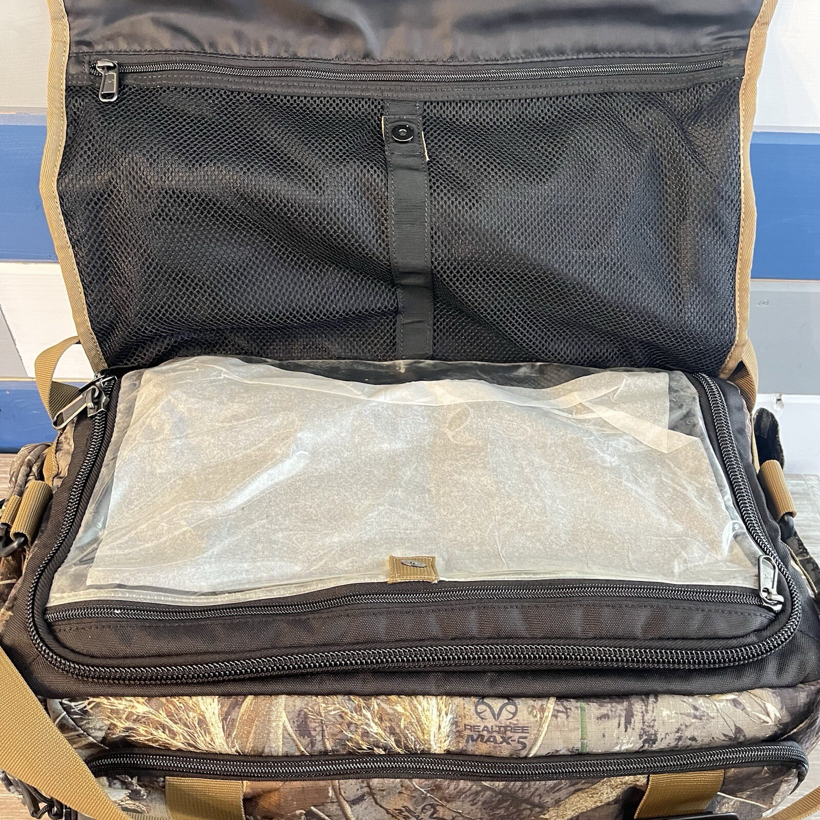 Under Armour Realtree Camo Utility Duffle Weekender Bag 18 x 10 x 10 Rare SAMPLE